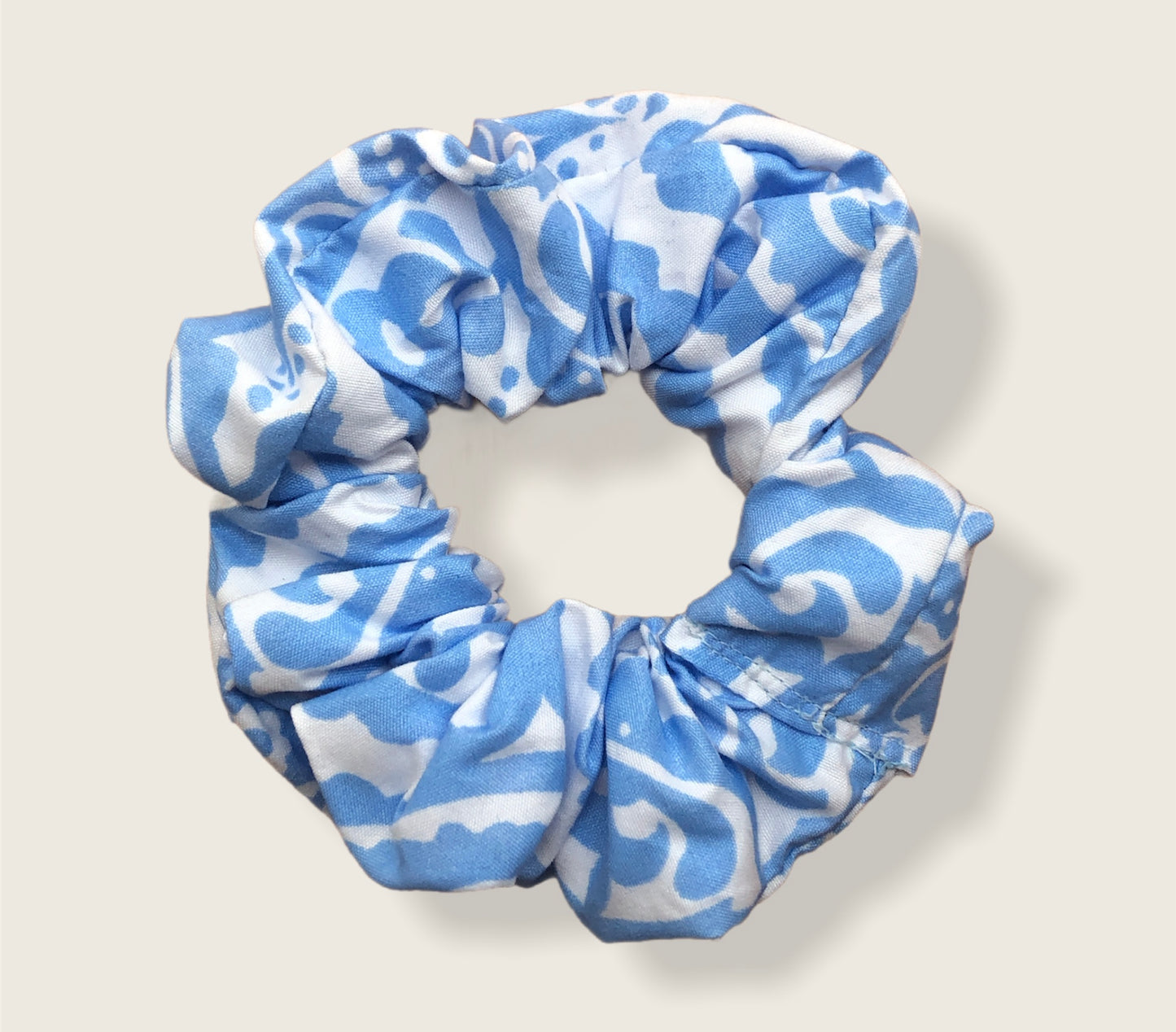 <transcy>Cool patterned scrunchie</transcy>